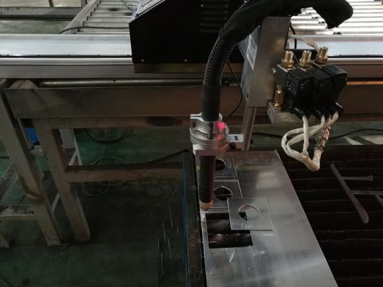 Máquina de corte de alta velocidade do metal do plasma da construção 1525/1530 THC para o aço